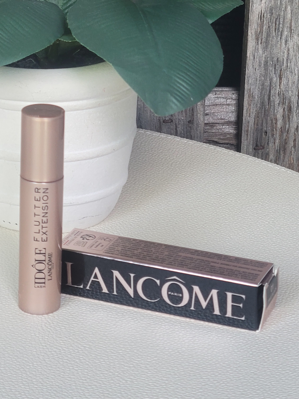 Lancôme Idôle Flutter Extension Mascara - True Black with Rose Gold Tube - Picture 3 of 5